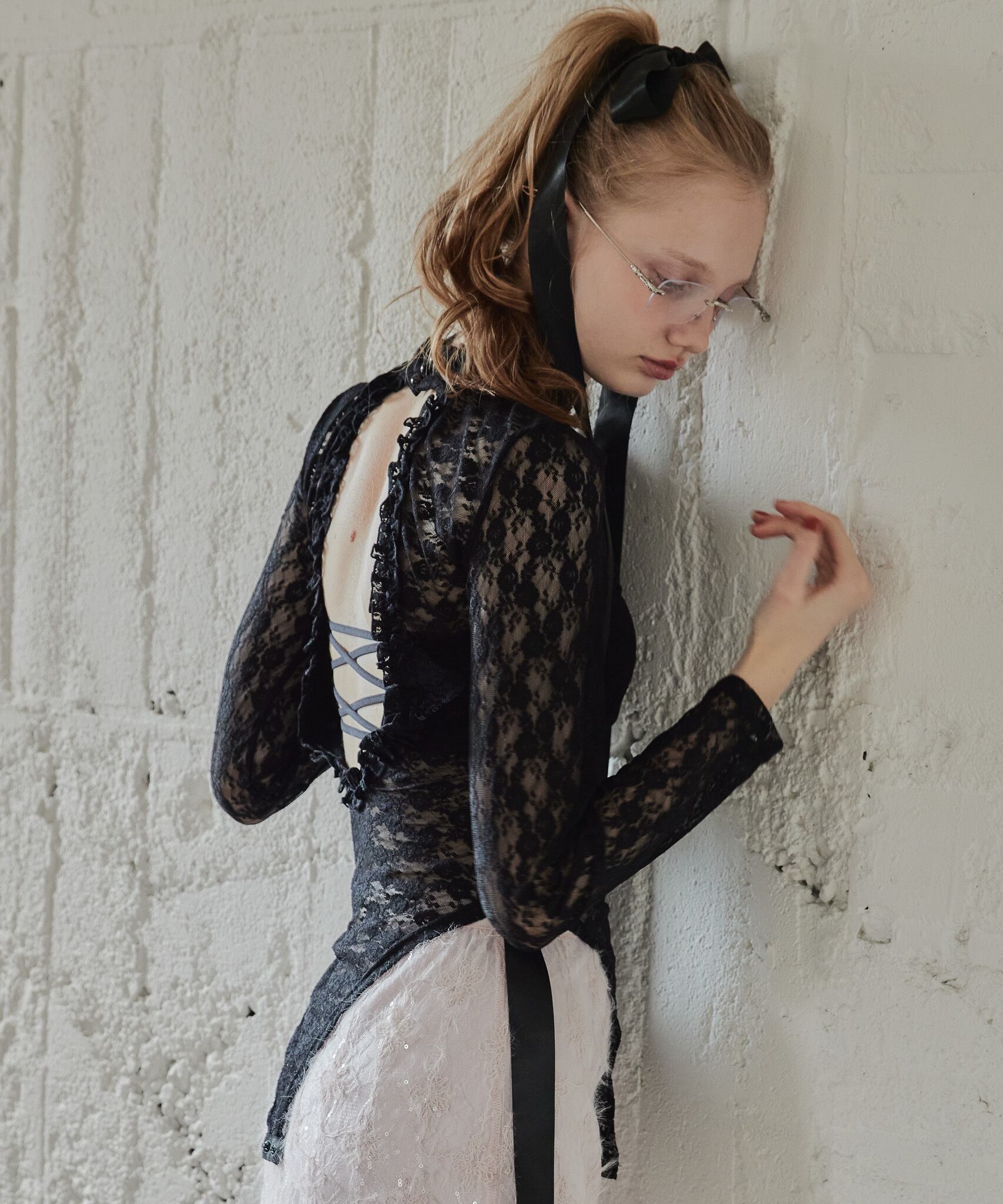 SKIMS BODYSUIT 花柄レース付き黒ボディスーツ バックオープンレースボディスーツ / Back open race bodysuit