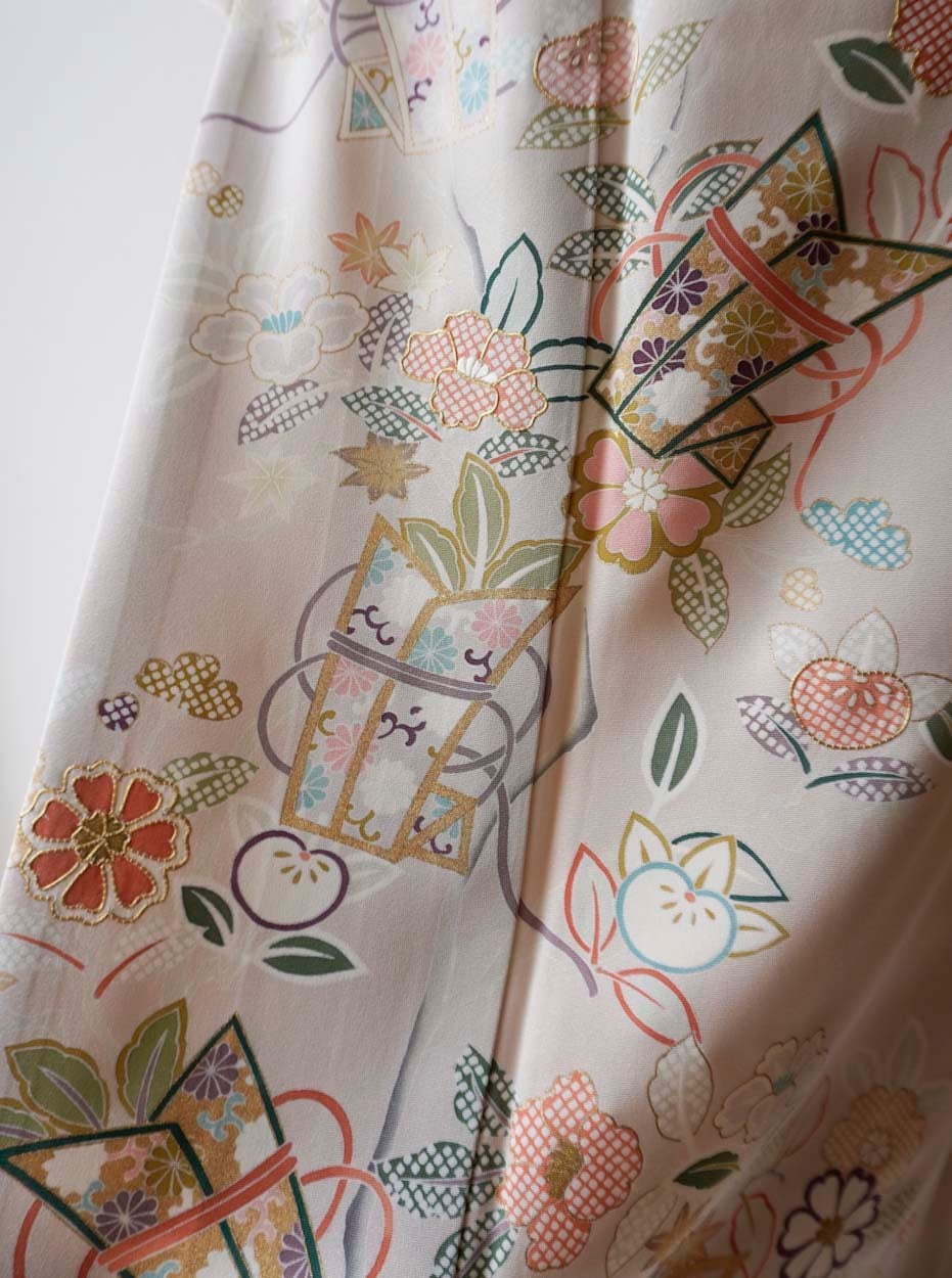 【袷】灰桜色地 花熨斗文 訪問着 縫い一つ紋