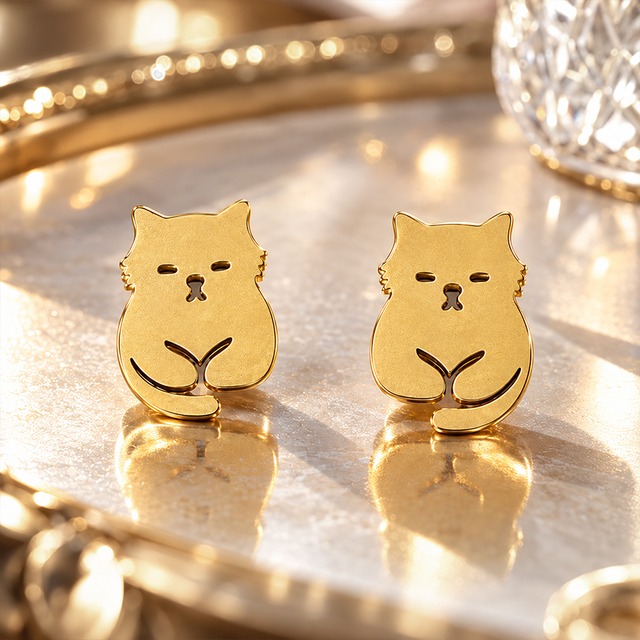 ネコ ピアス ゴールド 42 金属アレルギー対応 ステンレス 両耳セット レディース 小ぶり 猫モチーフ ネコ 猫 ねこ