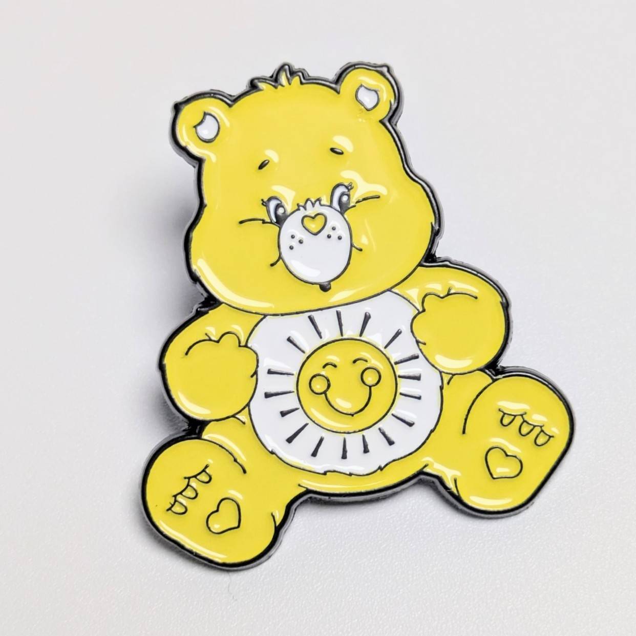 送料無料! ★ピンズ PINS★ピンバッジ 【 Care Bears( ケアベア )】 ファンシャインベア〚アメリカン雑貨 アメトイ〛