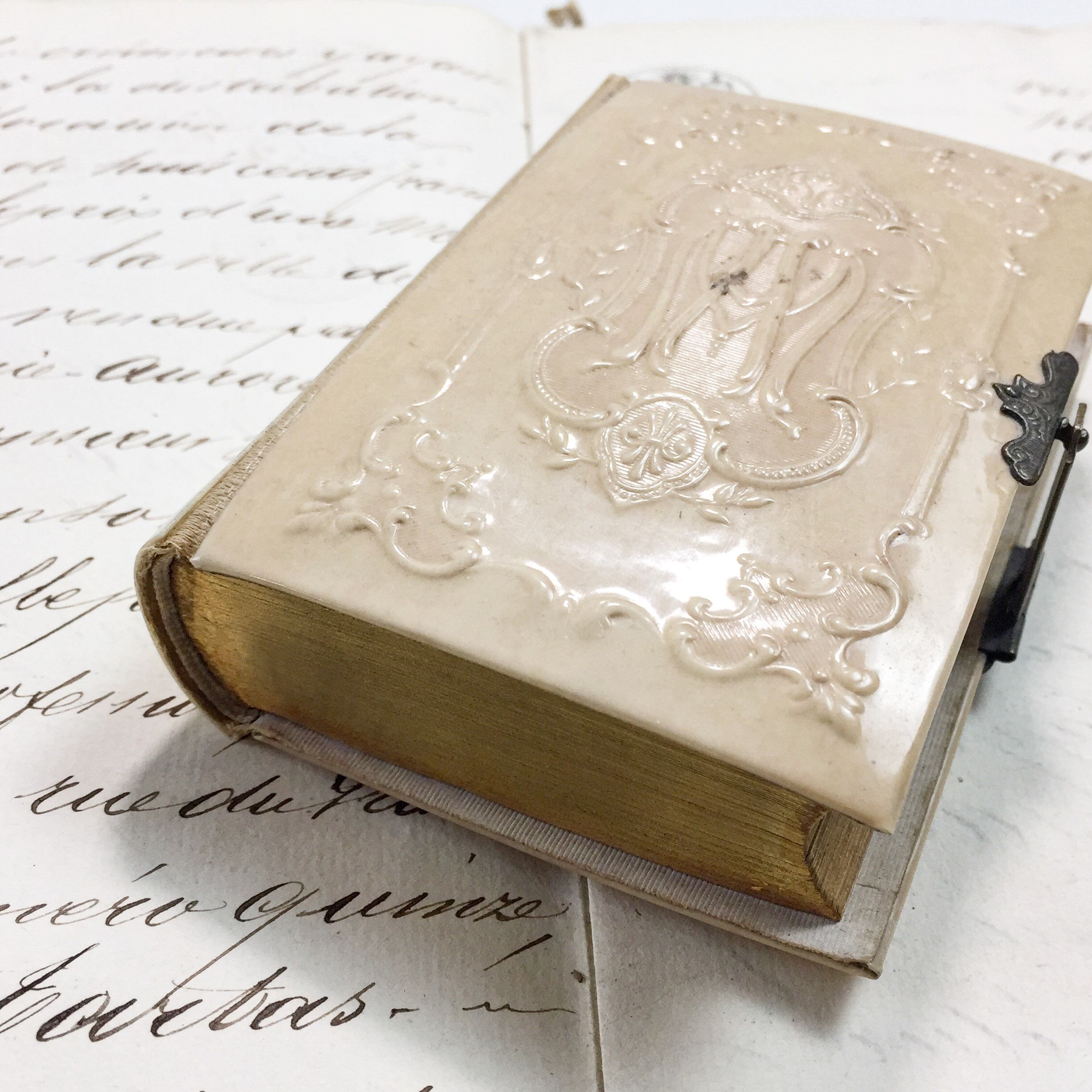№.45】フランスアンティーク： ブラックセルロイド 辛 聖書 祈祷書 ミゼル