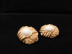 オフホワイト＆ゴールドと色イヤリング(ビンテージ)  vintage earrings