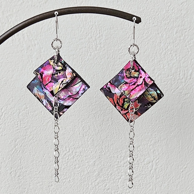 7月31日 No.2【限定1個★日替わりアクセサリー】 螺鈿レザーピアス・イヤリング (ミセス・ローズ・シルバー) 7月31日 No.2【限定1個★日替わりアクセサリー】 螺鈿レザーピアス・イヤリング (ミセス・ローズ・シルバー)