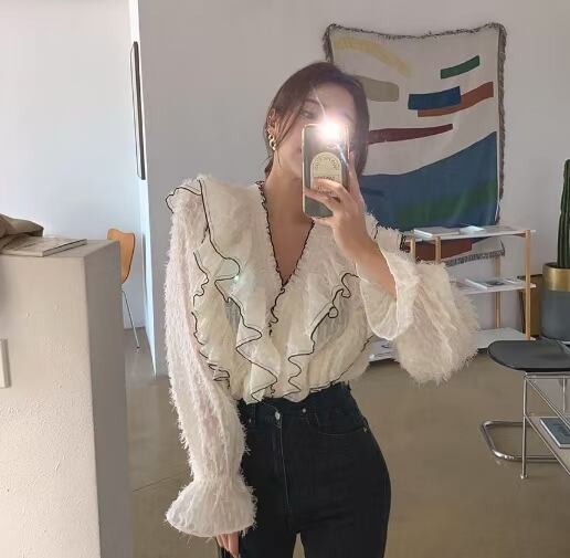 Vネック　フリルブラウス　AJ44170-D02