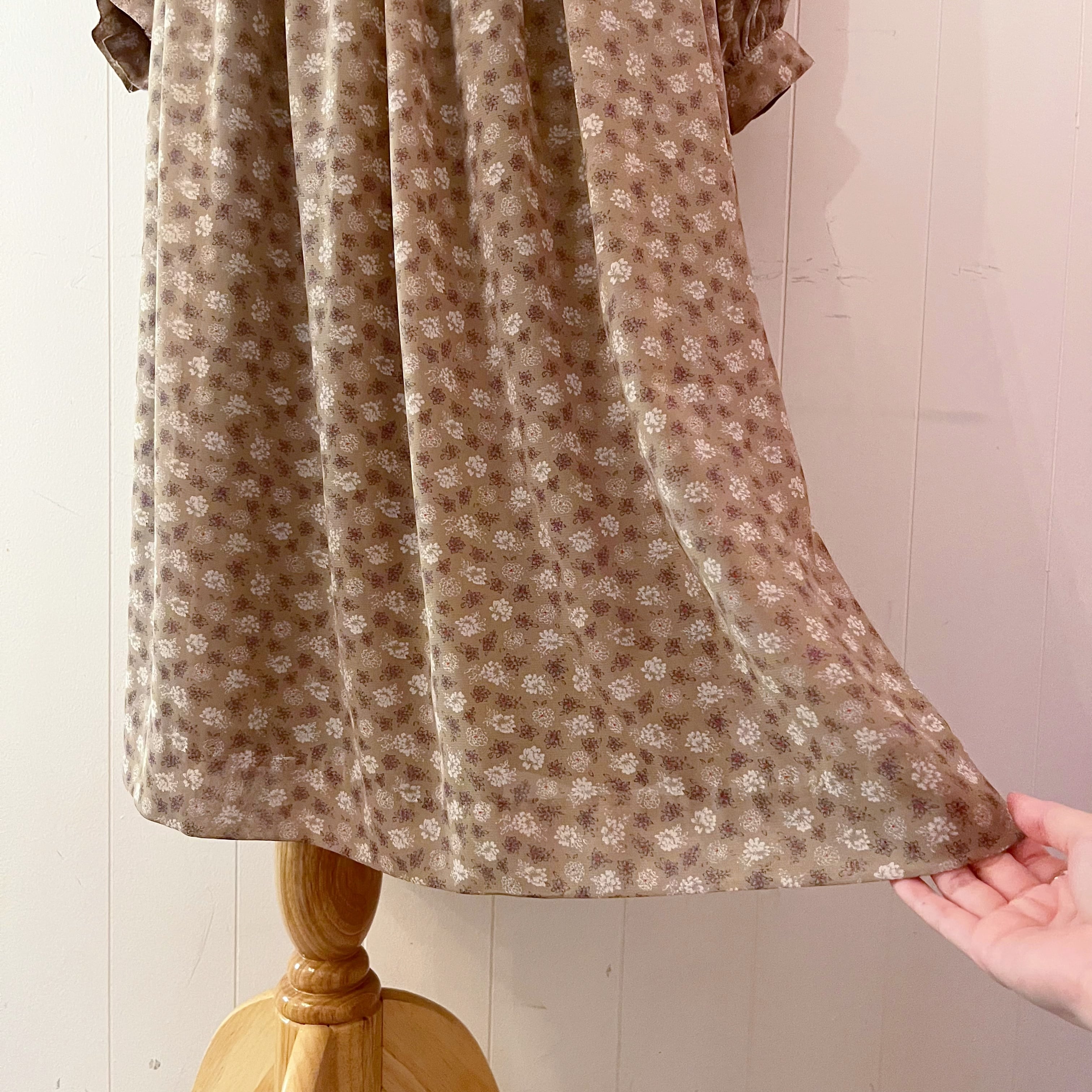beige flower neck ribbon one-piece