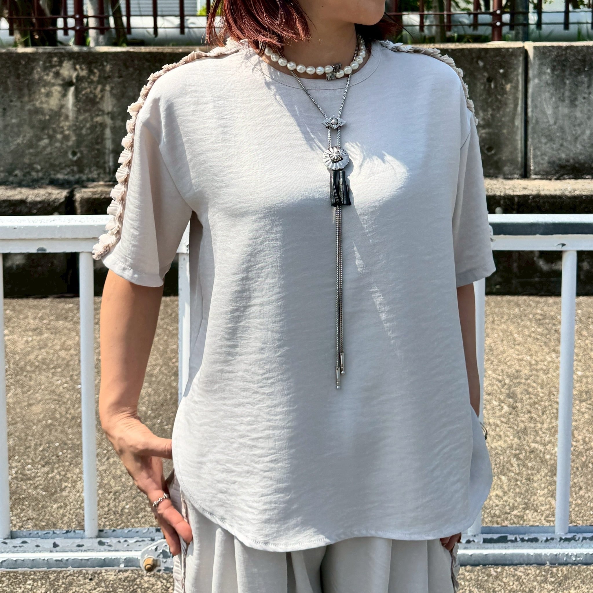未使用 tranoi フリルワイドTシャツ トラノイ ギャザー 白 新品 トラノイ TRANOI フレアスリーブコードトップス｜Yahoo!フリマ