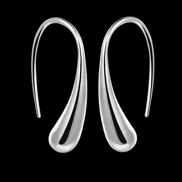 この銀色のチェーンフリンジイヤリングは、女性向けの耳の骨に装着するユニークで個性的なアクセサリーです。流れるようなフリンジが付いたデザインは、小众で高級感があり、独自のスタイルを演出します。このイヤリングは、甘くてクールな雰囲気を醸し出し、耳元に独特の魅力をプラスします。 picalela旗舰店94061821773