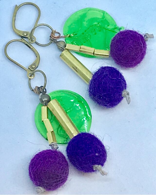 Item490 森の中で見つけたすみれ色と紫の実のイヤリング Or ピアス Coloreshop Item490 森の中で見つけたすみれ色と紫の実のイヤリング Or ピアス Coloreshop