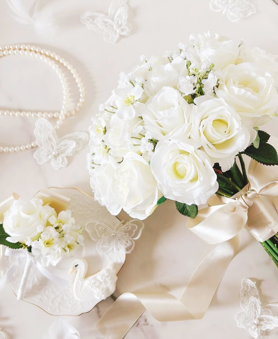 ♡Prima donnna♡ ホワイトローズとカスミソウのクラッチブーケ