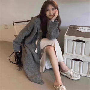 【送料無料】 アウター 3色 羽織り ロングカーディガン ロング ミモレ丈 袖あり 長袖 Vネック フレア Aライン ウエストリボン 厚手生地 ニット かわいい 大人可愛い 綺麗 シンプル カジュアル 大人 おしゃれ お洒落 大人女子 こなれ感 コンサバ 定番アイテム 体型カバー 無地 秋 冬 30代 40代 レディース 女性用 ママ ママ服 デート お出かけ 女子会 お呼ばれ お茶会 授業参観 休日 アウトドア 着回し 普段使い デイリーユース オルチャン 韓国 ファッション オーバーシルエット