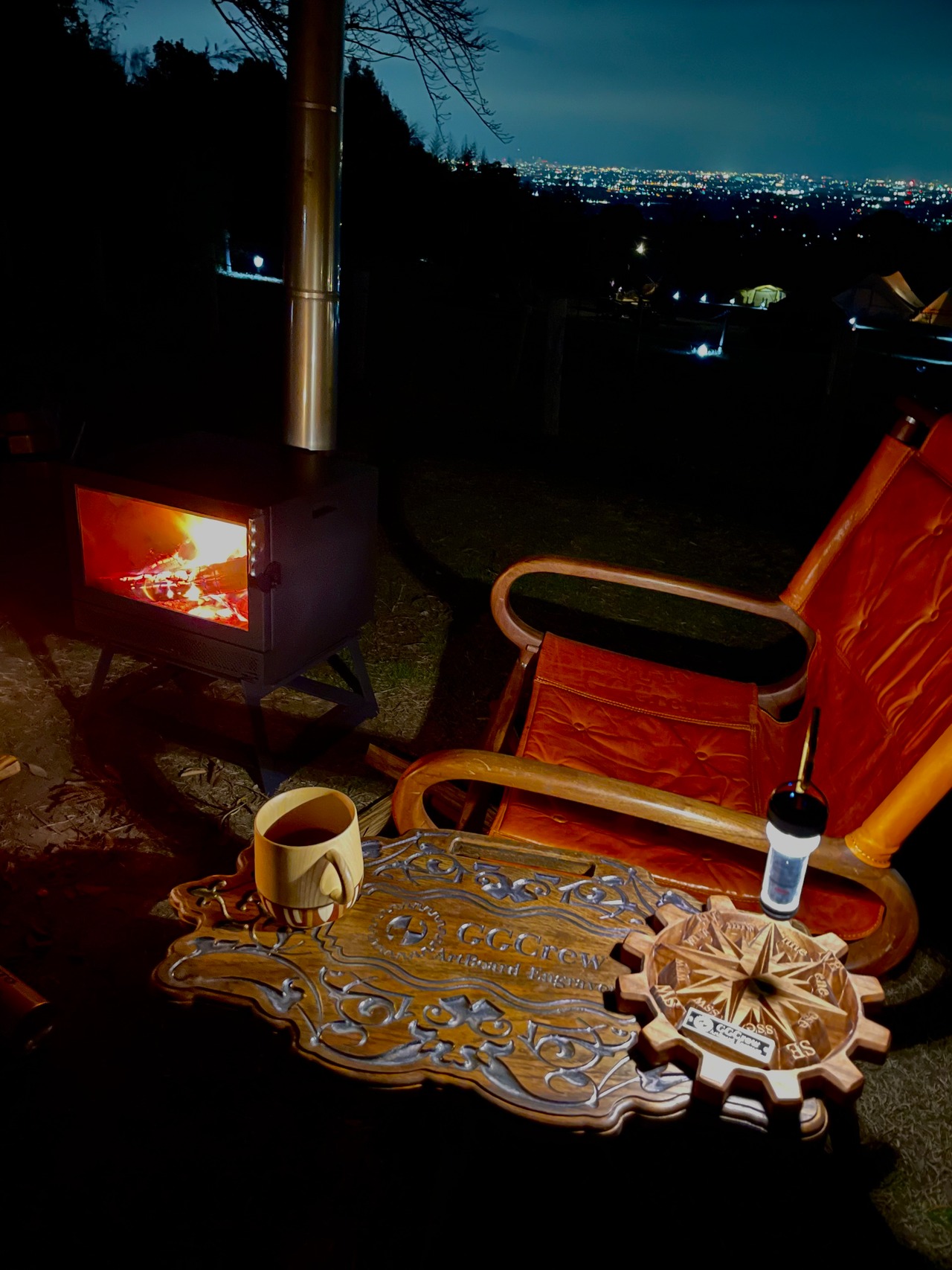 ヴィンテージ風彫刻テーブル（グリーン）