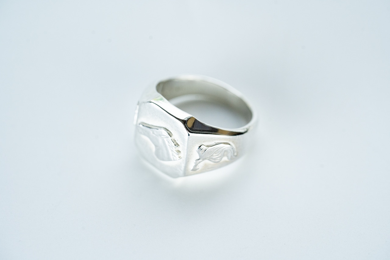 R-090 Square signet ring horsetail (SV hose)