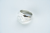 R-090 Square signet ring horsetail (SV hose)