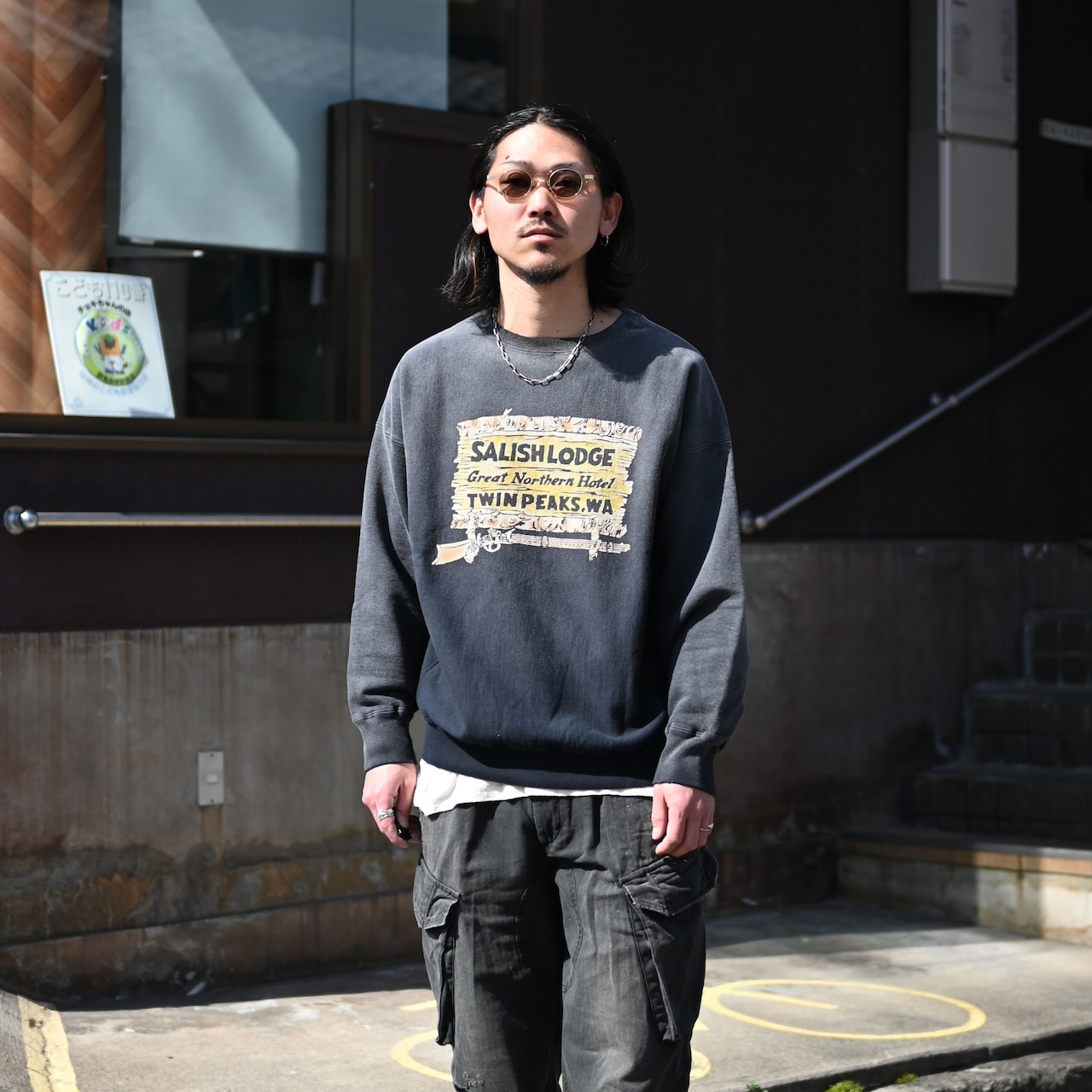 中綿なしで着やすい、ボンバージャケットと日焼け加工が魅力なミリタリーパンツコーディネート