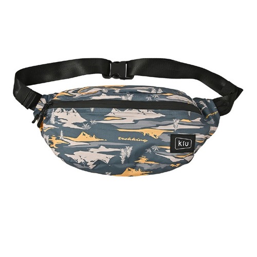 KiU ＜マウンテンカモ(358)＞ キウ ウォータープルーフ ボディバッグ BODY BAG はっ水 撥水 防水 ポケット 多い ショルダーバッグ バッグ 鞄 ペットボトル 入る アウトドア フェス カジュアル レジャー かわいい おしゃれ ユニセックス メンズ レディース 男女兼用