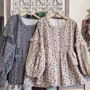 2色/レース貼り小花柄ブラウス ・8957 2色/レース貼り小花柄ブラウス ・8957