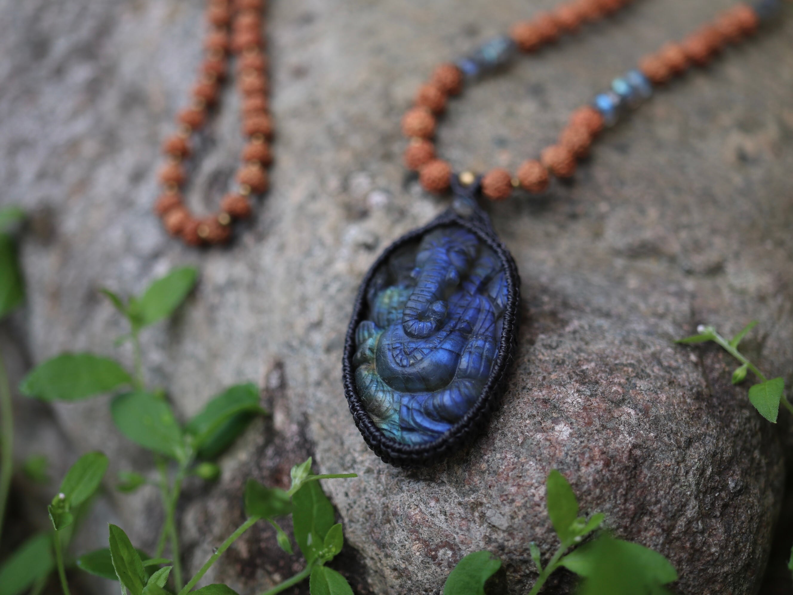 ラブラドライト ガネーシャ 菩提樹ネックレス | Yuji creations