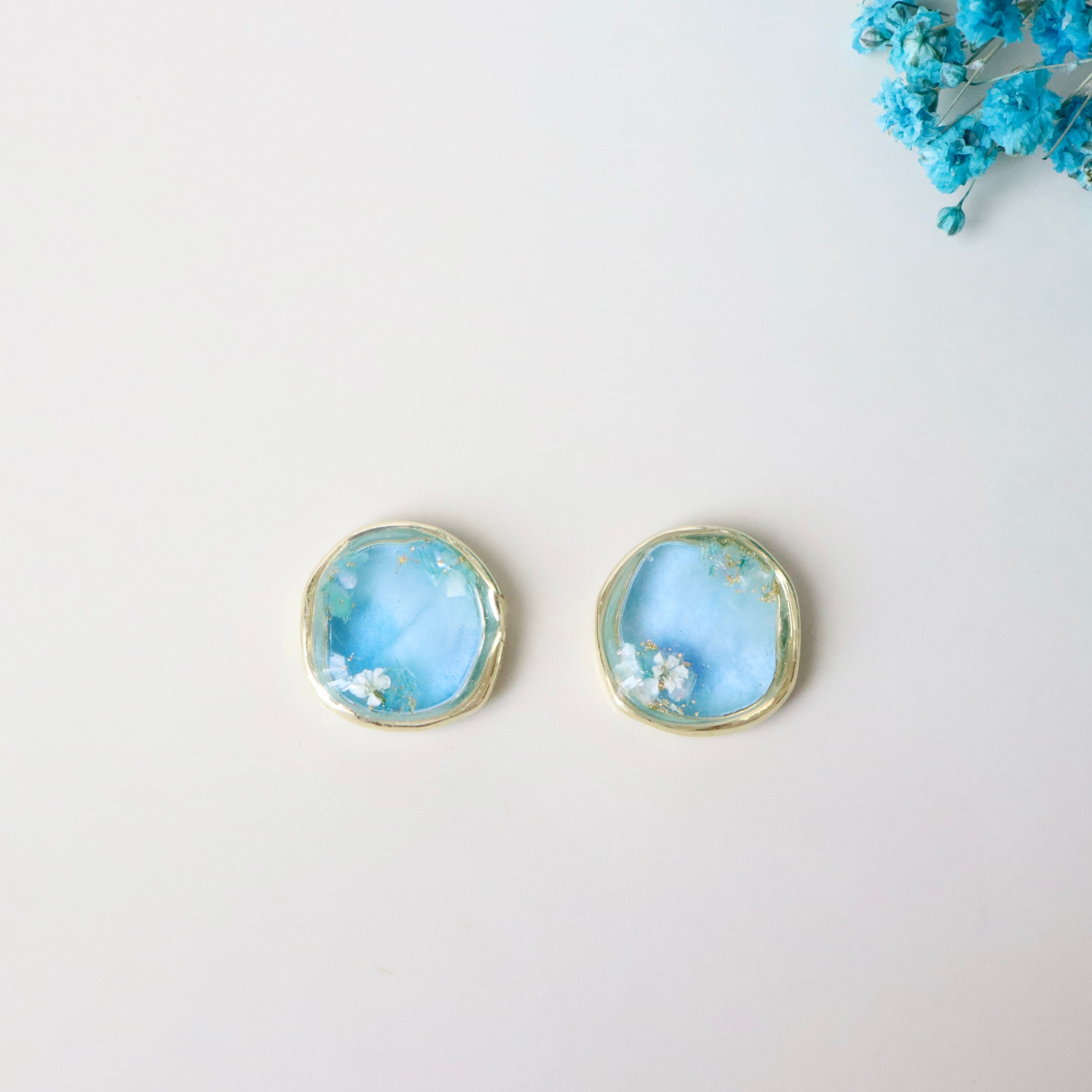 【ピアス/イヤリング04】 1点もの*和紙と水彩の彩り ~ネモフィラ~