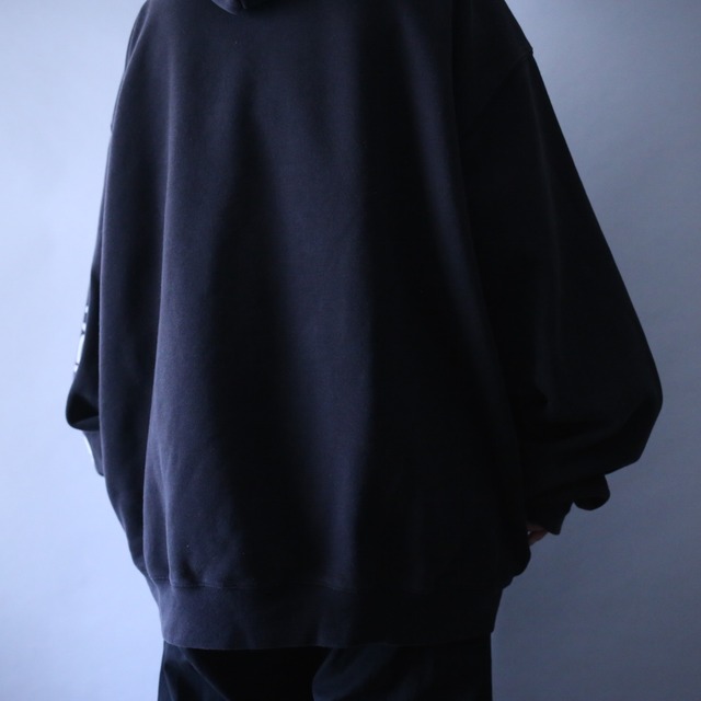 "Carhartt" sleeve logo printed over silhouette black sweat parka