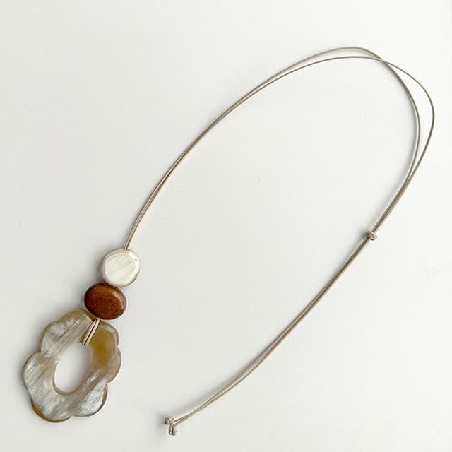 N-257w BH oval花ペンダント白 | Bijoux Kei