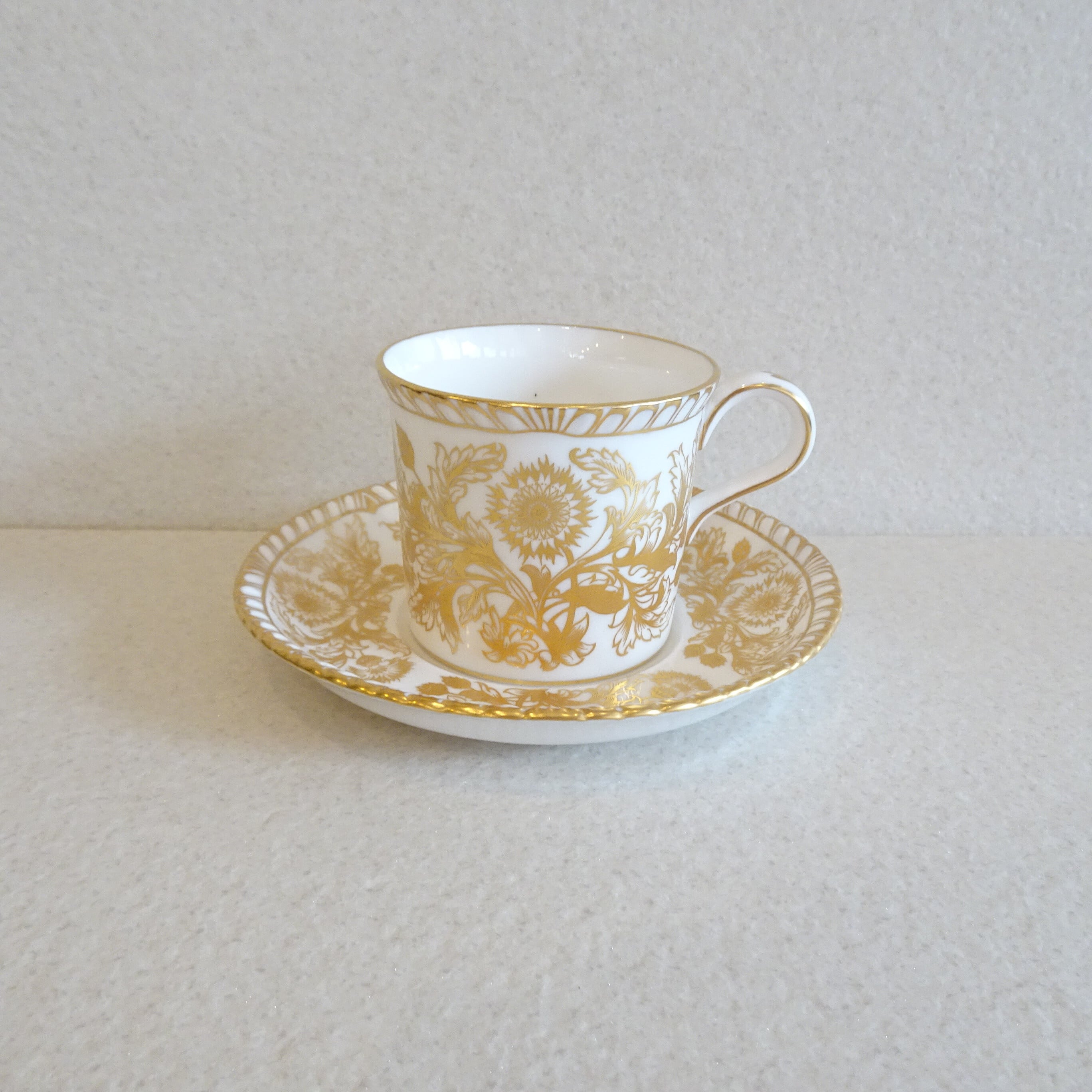 英国・ロイヤルクラウンダービー Brocade カップ&ソーサー