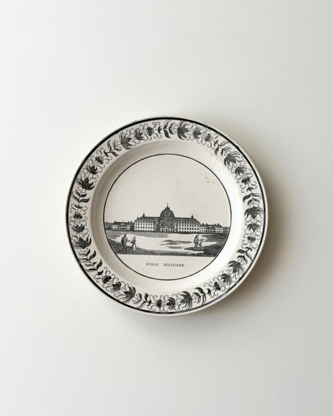 Creil et Montereau クレイユモントロー / “ÉCOLE MILITAIRE” グリザイユプレート 1800-1825s