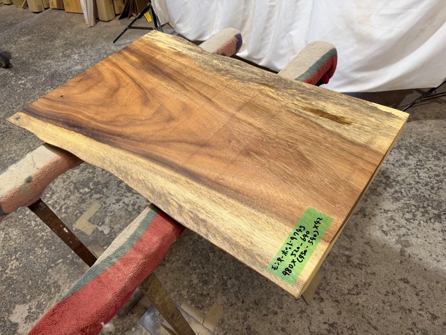 モンキーポッド9743　一枚板無垢 乾燥材　980ｘ520-640ｘ42mm カウンター　センターテーブル　ダイニングテーブル