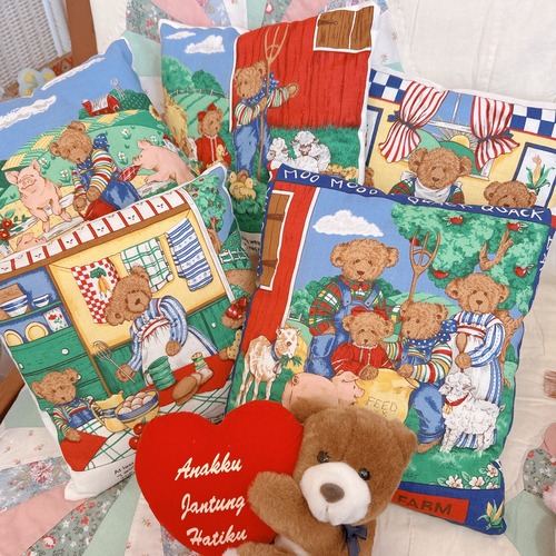 Teddy Bear Cushionの画像