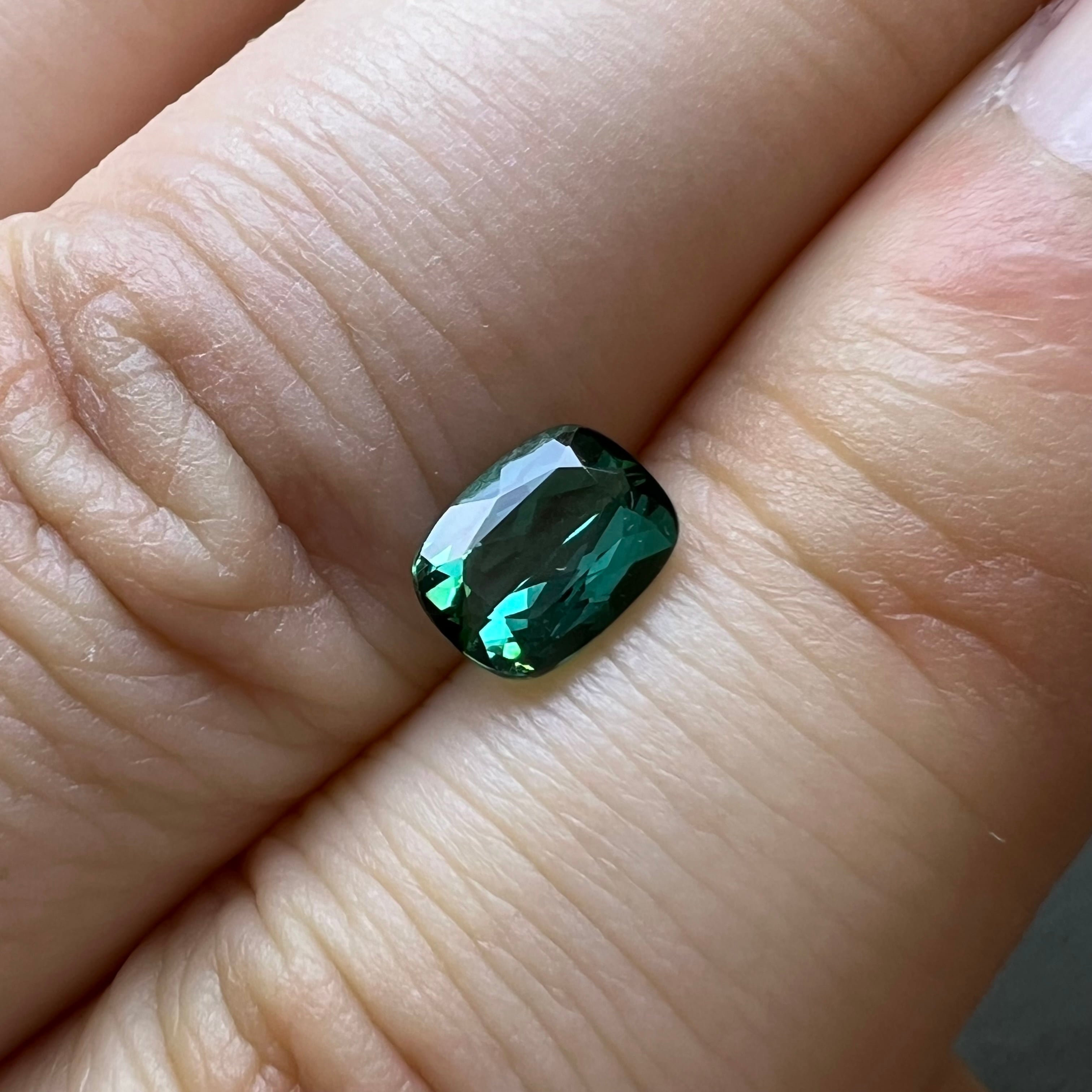 ブルーグリーントルマリン 0.94ct 6.88mm×5.22mm クッションカットルース