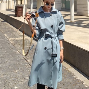 【送料無料】 アウター コート ジャケット トレンチコート チェスターコート 羽織り ベルト ポケット ウエストリボン ロング 袖あり 長袖 Vネック フレア Aライン 薄手生地 かわいい 大人可愛い 綺麗 シンプル カジュアル 上品 おしゃれ お洒落 大人女子 こなれ感 エレガント コンサバ 定番アイテム トレンド 体型カバー ガーリー 無地 大人カラー 春カラー ブルー 青 春 20代 30代 40代 レディース 女性用 ママ服 ママコーデ お呼ばれ お茶会 授業参観 休日 アウトドア 誕生日会