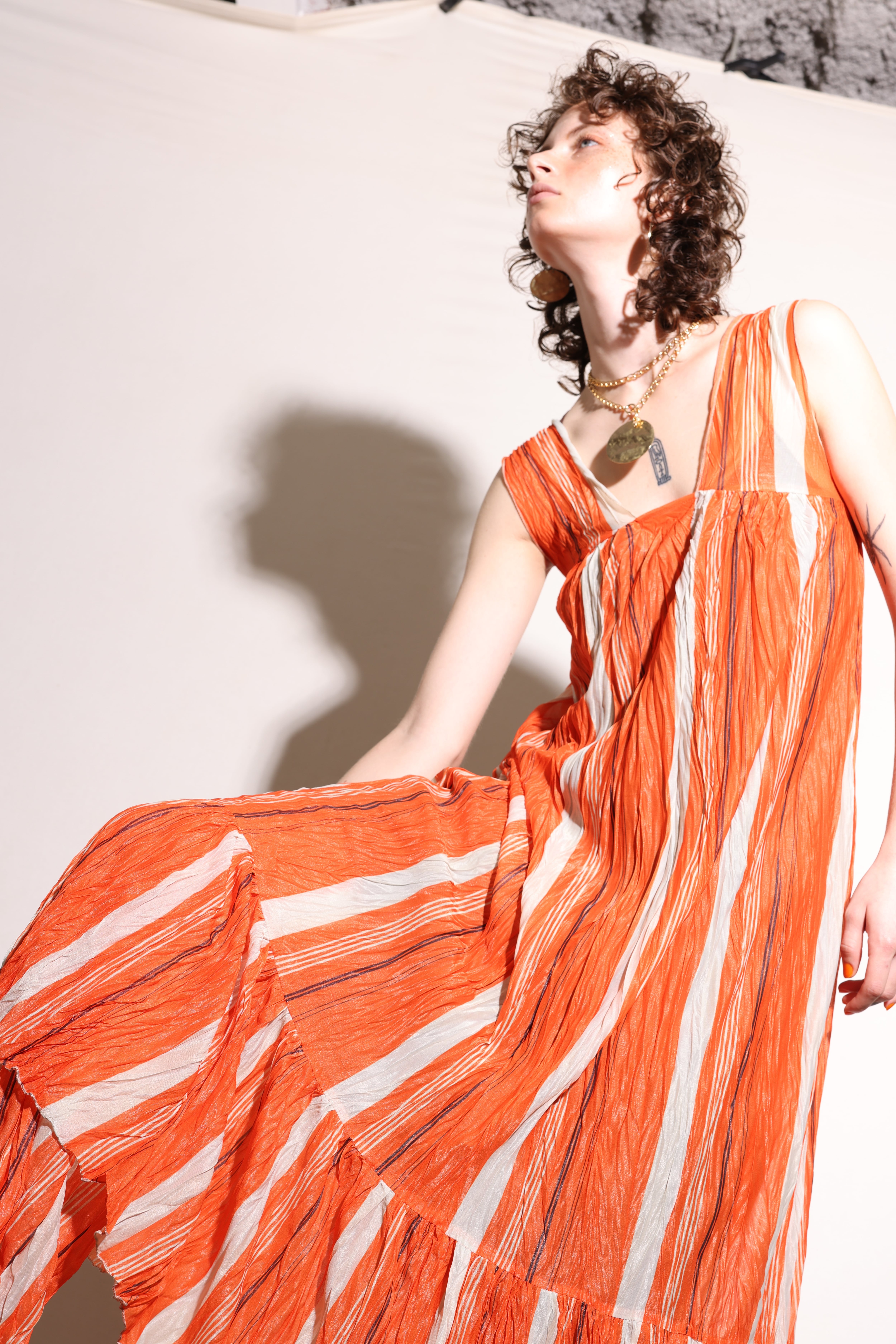 STRIPE CRINKLE-FIN BACK RIBBON DRES