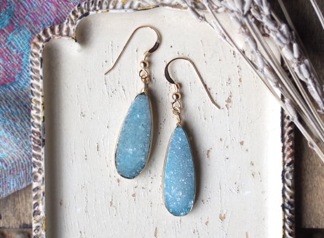 ドゥルージークォーツのドロップ型ピアス(ブルー)