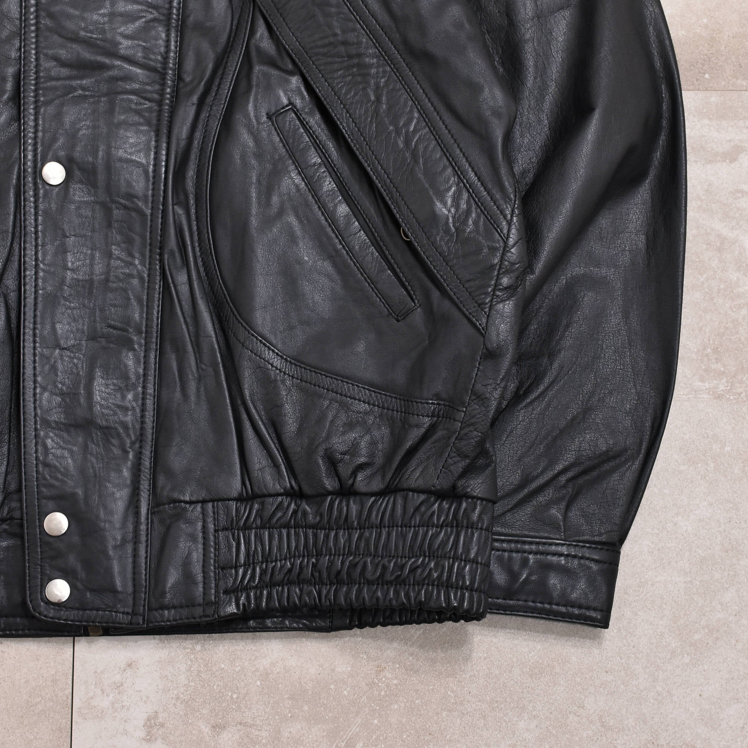 vintage 90s authentic ブラックレザージャケット Vintage 90s Black Leather Men's Biker Jacket. Boxy Fit Soft