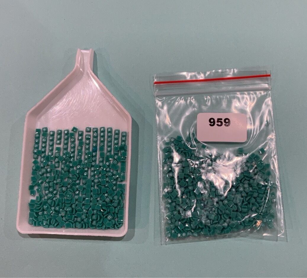 【959番】フェアリーダストビーズ⭐︎四角(square)ビーズ 5g入り