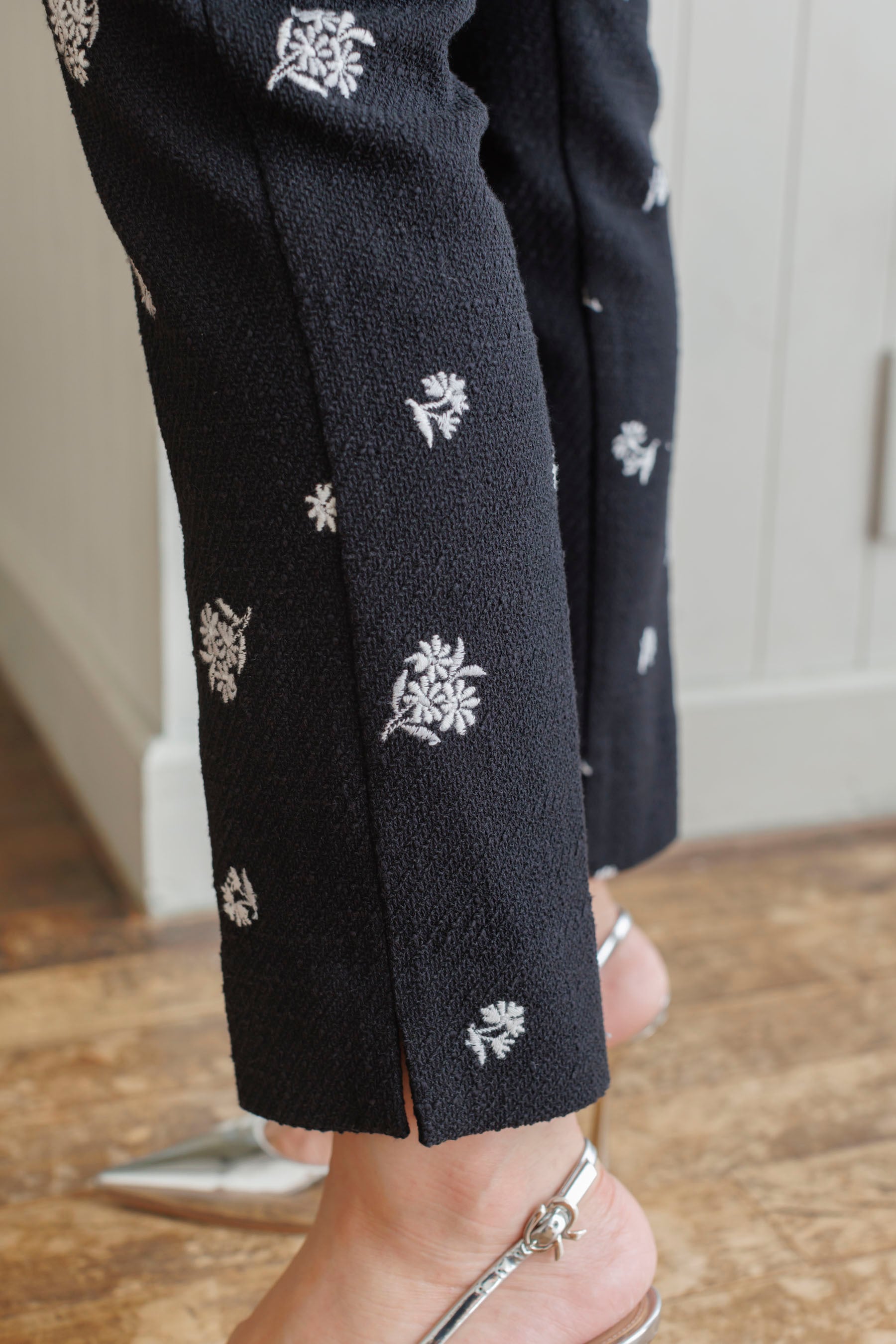 調整分】2/2(fri)21:00-Original embroidery tweed pants | Bluelea