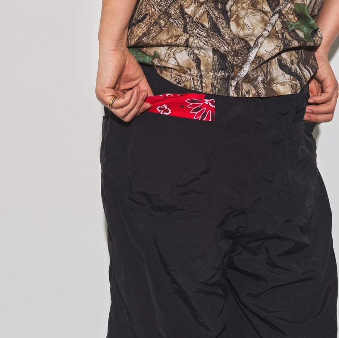 BAGGY NYLON SHORTS/BAGGY SHORTS | ONTHEWAY STORE