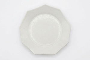 白磁九角プレート／白華窯 吉永サダム