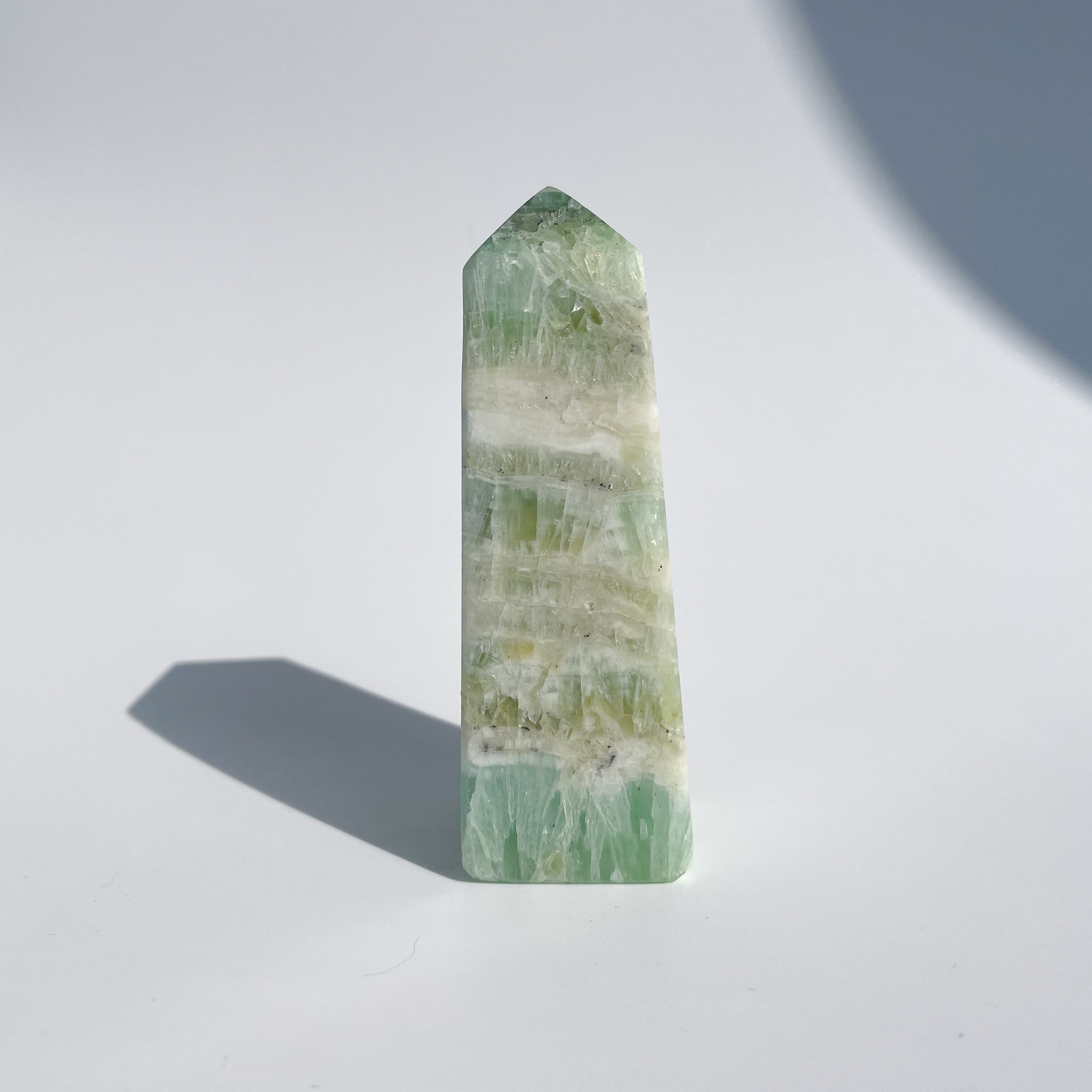 キウイカルサイト タワー01◇Kiwi Calcite◇パワーストーン