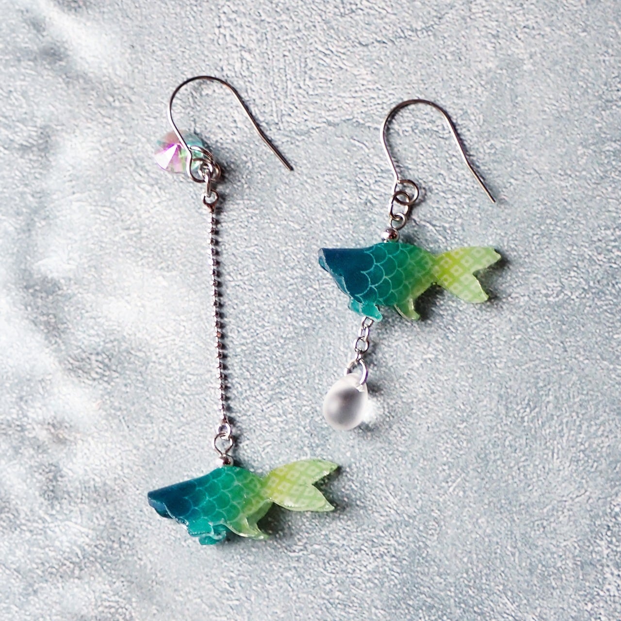 和柄金魚-エメラルドグリーン-のイヤリング・ピアス
