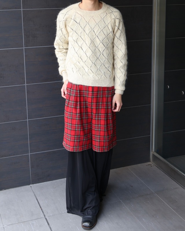 Short length design sheer knit