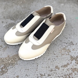 【展示品サマーセール】 23.5〜24cmのみ 半額 グレー×オフホワイトの本革スリッポンスニーカー