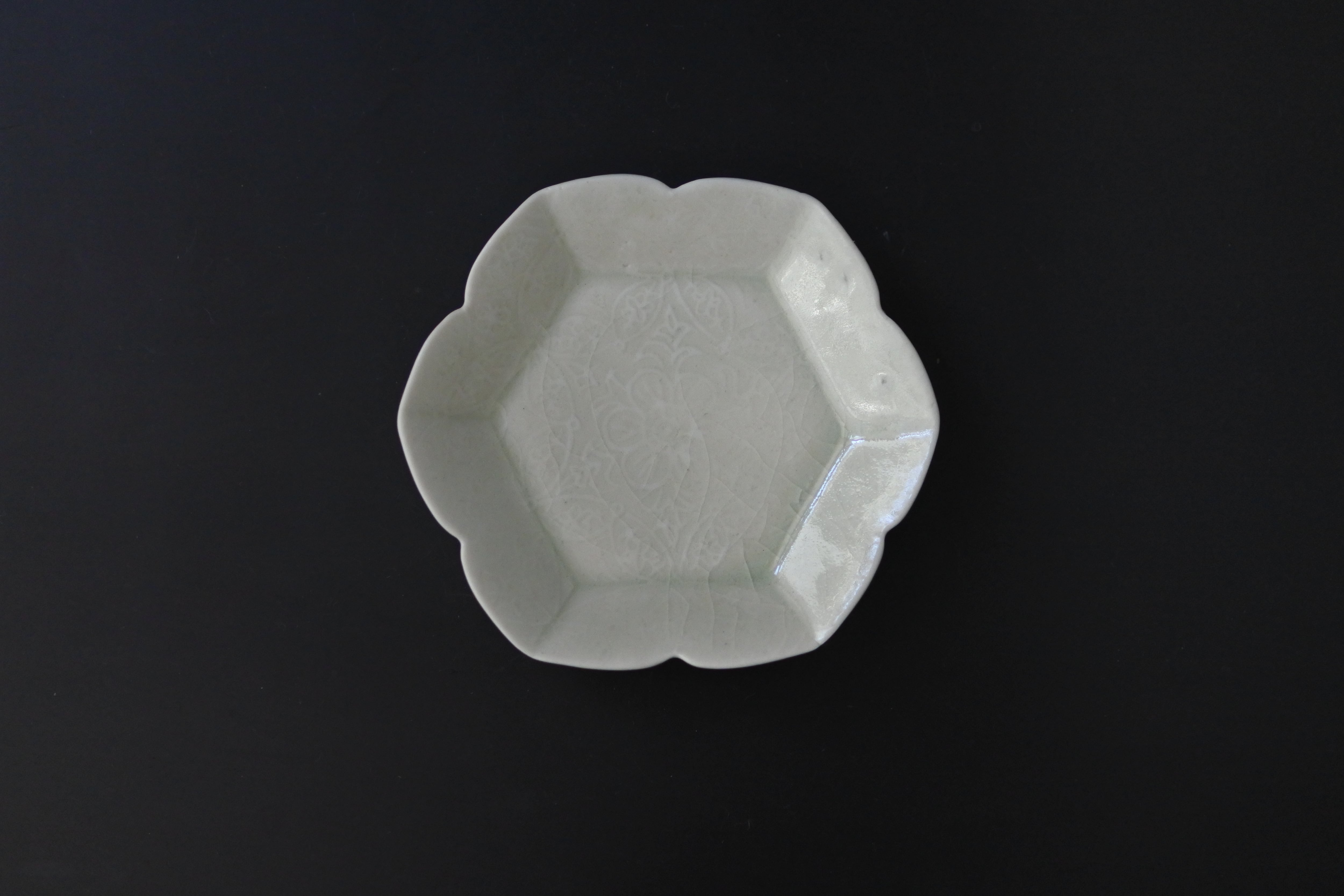 前田麻美 灰青釉花七宝小皿 | 鎌倉倶楽部 茶寮