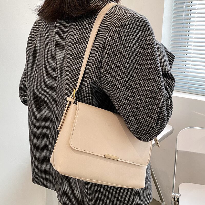 レザーレッド スクウェア メッセンジャーバッグ Tiancai_Wing_Bag82452484494