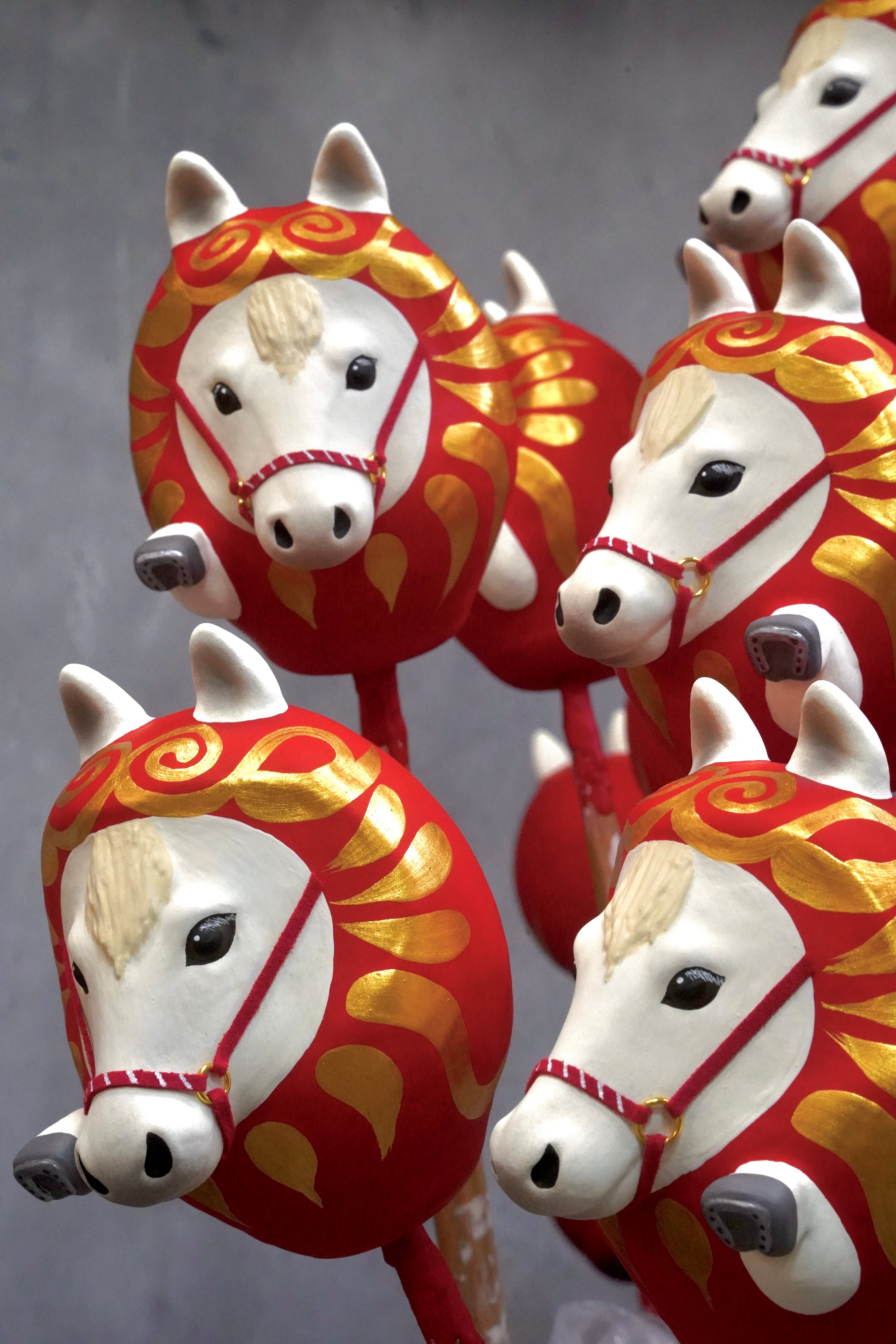 干支だるま【午】右手（白） | だるま屋 るもん