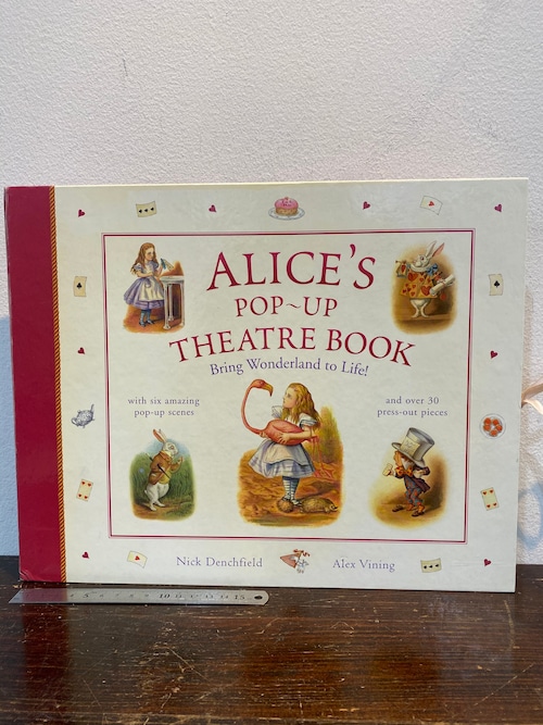 洋書　ALICE'S pop-up  THEATRE BOOK 