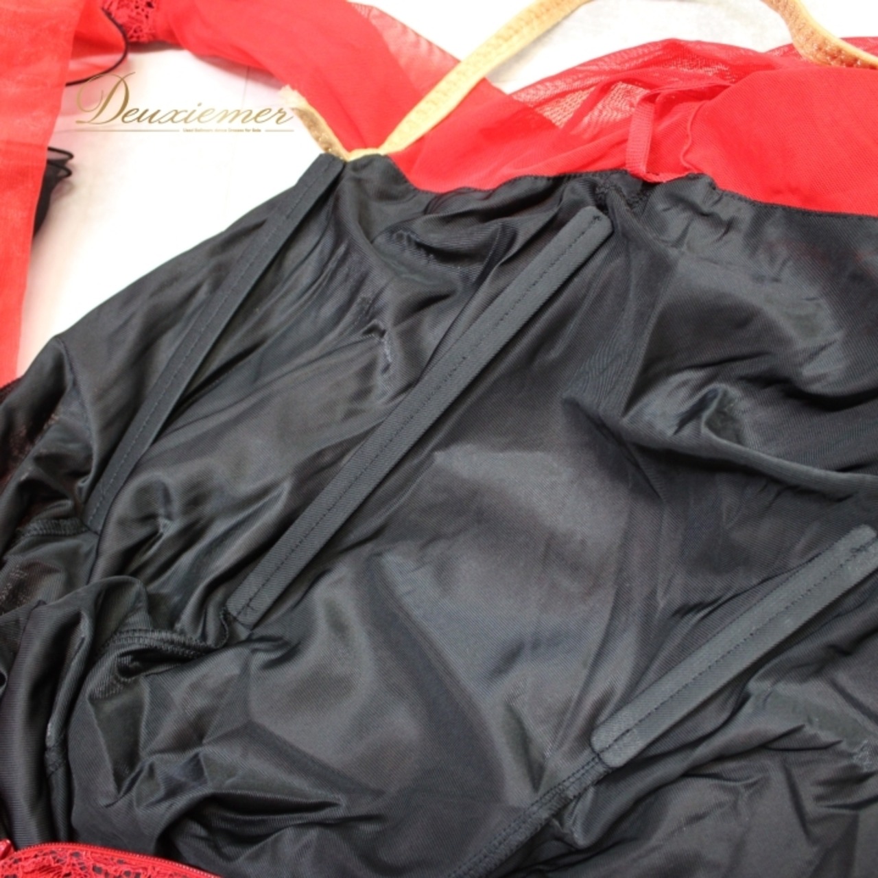 社交ダンス 衣装 スタンダード ドレス ワンピース パーティ衣装 ステージ衣装 オールシーズン 赤 黒 レッド系 ブラック系 SEKINE セキネ レース 鮮やか 高級感 洗練された デザイン コサージュ 取り外し可 ボリューム感 動きやすい サイズ調整 可愛い 伸縮性 日本製 おしゃれ 目立つ 公式 パフォーマンス ダンスウェア レディース 秋冬 おすすめ プラスサイズ お祝い クリスマス 春夏