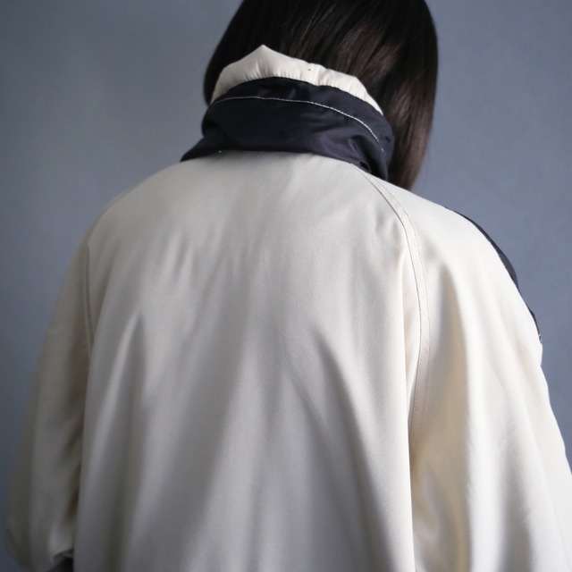 switching and embroidery gimmick design over silhouette anorak parka