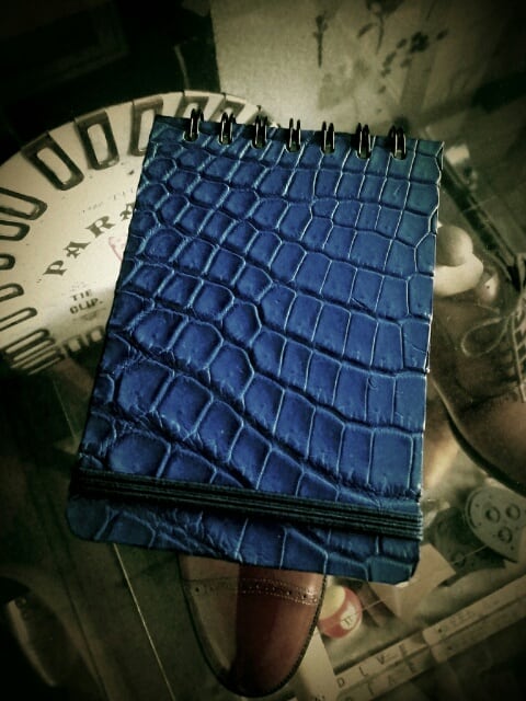 マットブルークロコダイル・ポケット付きメモ帳