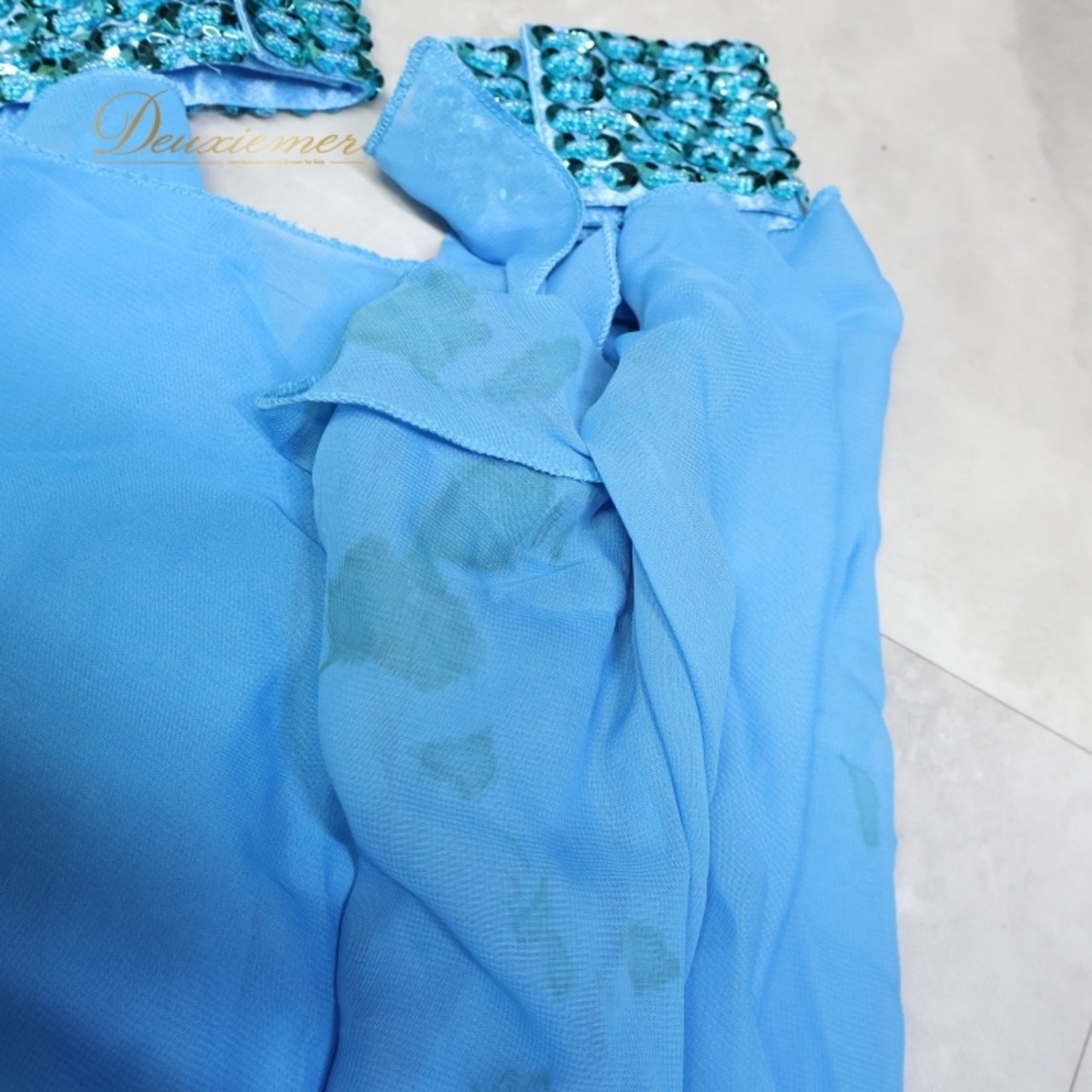 ベリーダンス 衣装 まとめ売り 70点以上 セット トップス スカート ズボン チョリ ピアス ネックレス 黒 白 金 青 赤 上下セット 練習 レッスン アクセサリー パンツ ハーレムパンツ ワンピース ドレス 頭飾り 花 つけまつげ ウィング オリエンタル