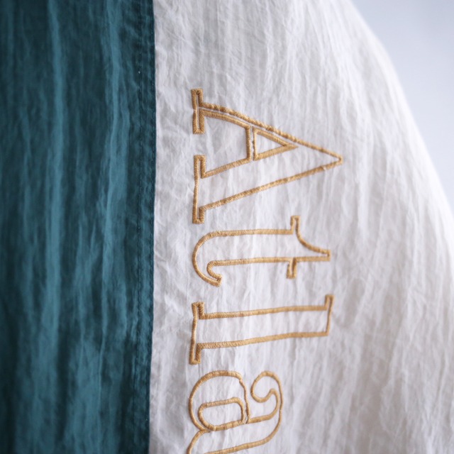 "STARTER " 3-tone asymmetry pattern embroidery design high-neck blouson（with hood）